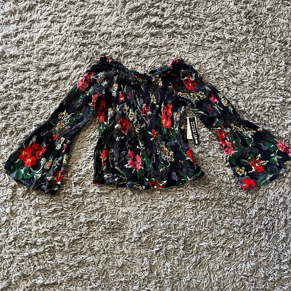 Design Lab Floral Off-the-Shoulder Top 🌺